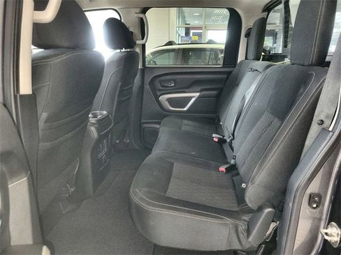 Used 2018 Nissan Titan SV w/ SV Convenience Package image 22