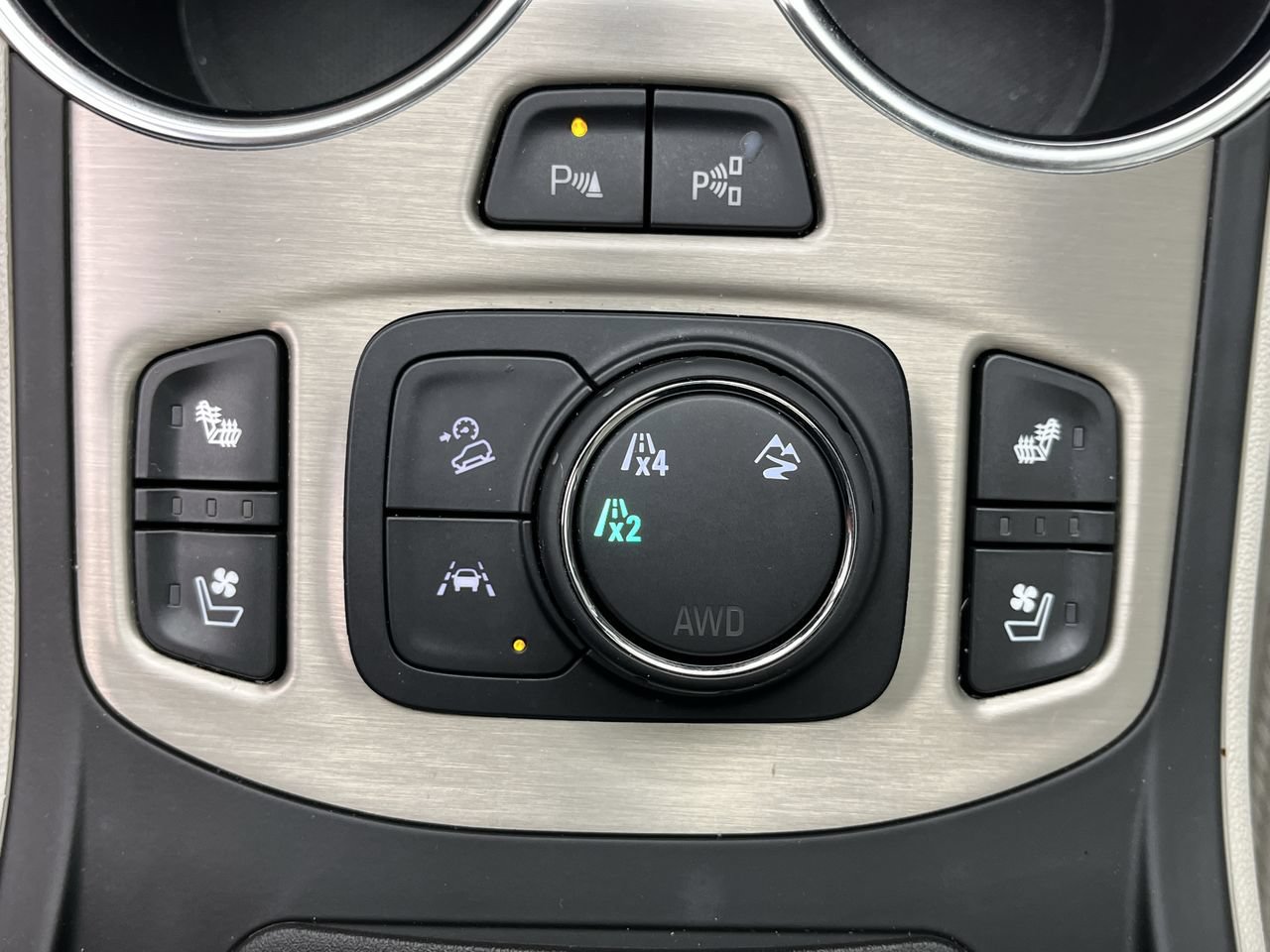 Certified 2024 GMC Terrain Denali w/ Denali Premium Package AWD/4WD image 18