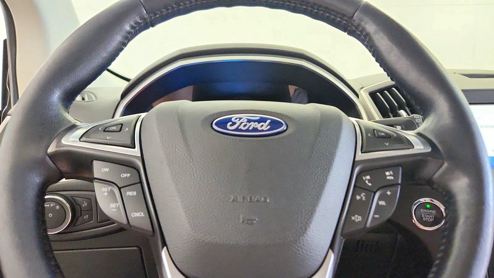 Used 2019 Ford Edge SEL w/ Equipment Group 201A AWD/4WD image 18