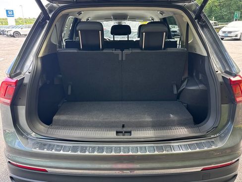 Used 2024 Volkswagen Tiguan SE FWD image 28
