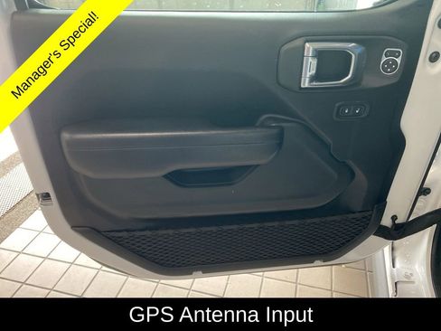 Used 2021 Jeep Gladiator Willys image 11