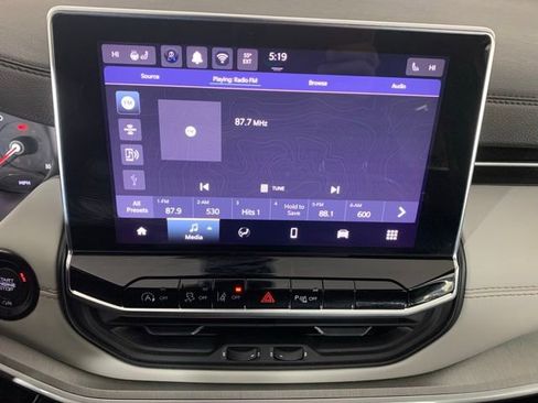 Used 2025 Jeep Compass Limited image 10