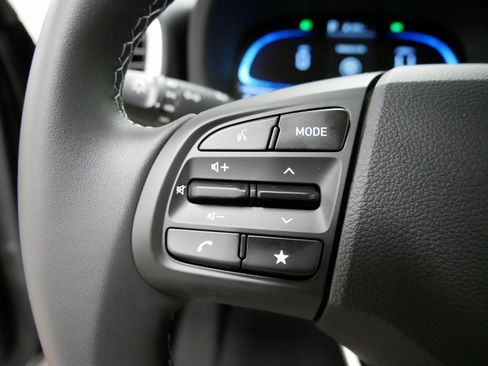 Used 2025 Hyundai Venue SEL image 28