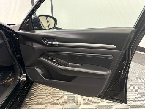 Used 2023 Nissan Altima 2.5 SV w/ SV Premium Package image 15