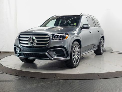 Used 2025 Mercedes-Benz GLS 450 4MATIC image 3