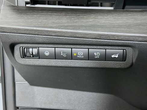 Used 2023 Nissan Ariya AWD image 17