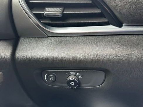 Used 2023 Chevrolet Traverse LT FWD image 33