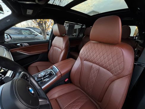 Used 2022 BMW X7 M50i image 24