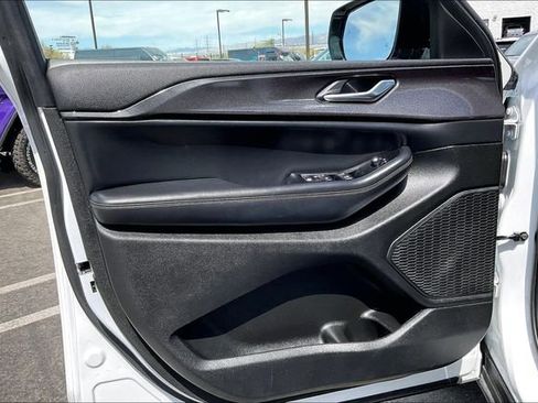 Used 2023 Jeep Grand Cherokee L Laredo image 21