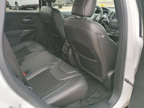 Used 2020 Jeep Cherokee Latitude Plus FWD image 15