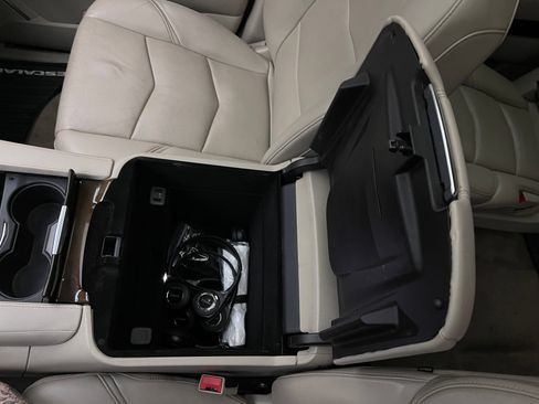 Used 2018 Cadillac Escalade ESV Premium Luxury AWD/4WD image 27
