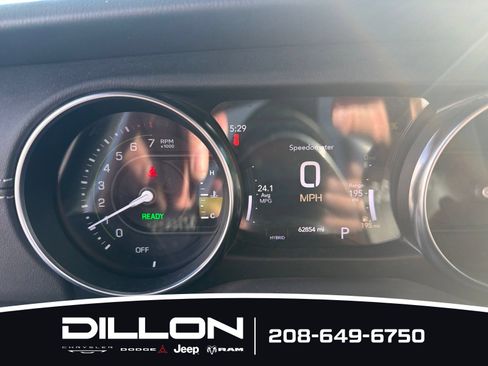 Used 2022 Jeep Wrangler Unlimited Sahara AWD/4WD image 5