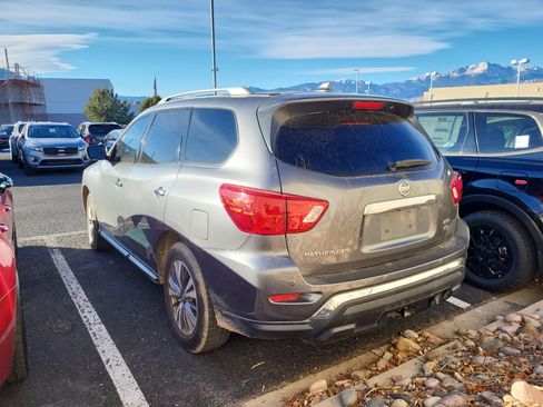 Used 2020 Nissan Pathfinder SL image 3