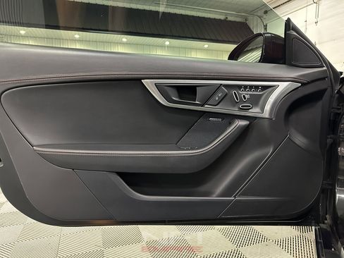 Used 2018 Jaguar F-TYPE R image 34
