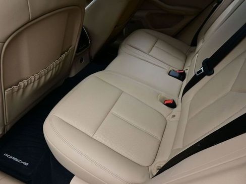 Certified 2025 Porsche Macan AWD/4WD image 15