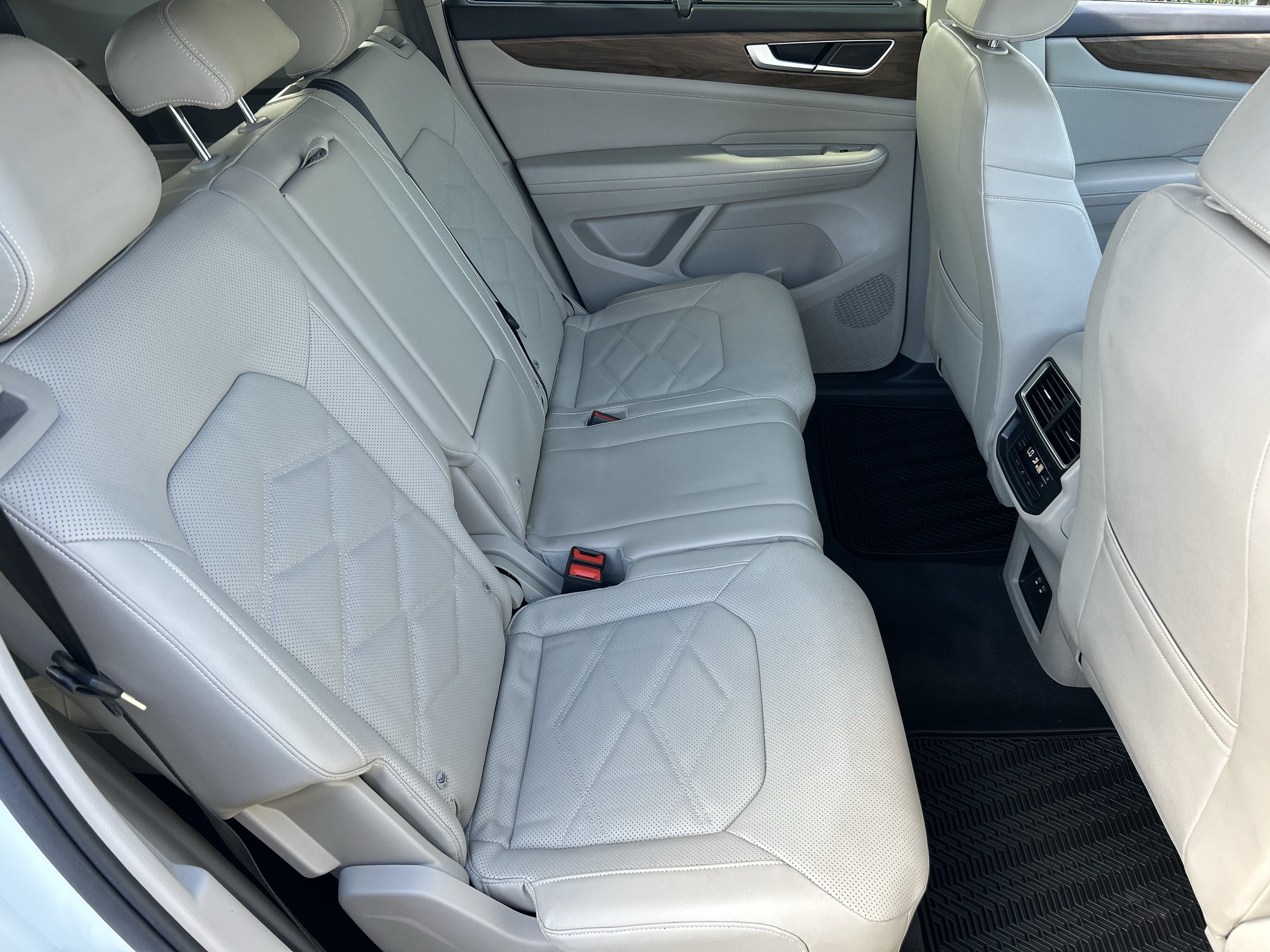 Certified 2025 Volkswagen Atlas SE w/ Panoramic Sunroof Package FWD image 11