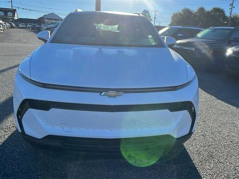 New 2026 Chevrolet Equinox EV LT image 2