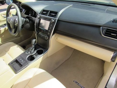 Used 2017 Toyota Camry XLE w/ Moonroof Package FWD image 10
