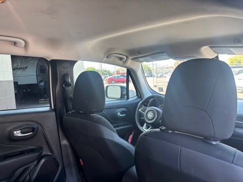Used 2023 Jeep Renegade Trailhawk AWD/4WD image 18