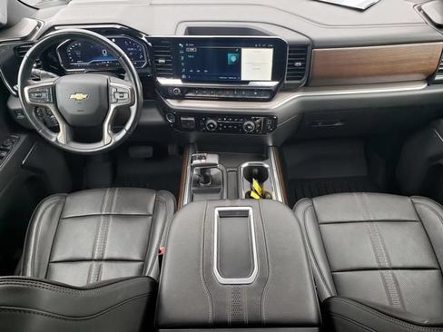 Used 2022 Chevrolet Silverado 1500 High Country w/ Technology Package AWD/4WD image 15