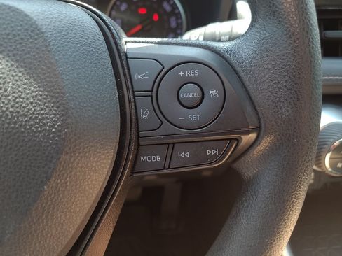 Used 2020 Toyota RAV4 XLE FWD image 29