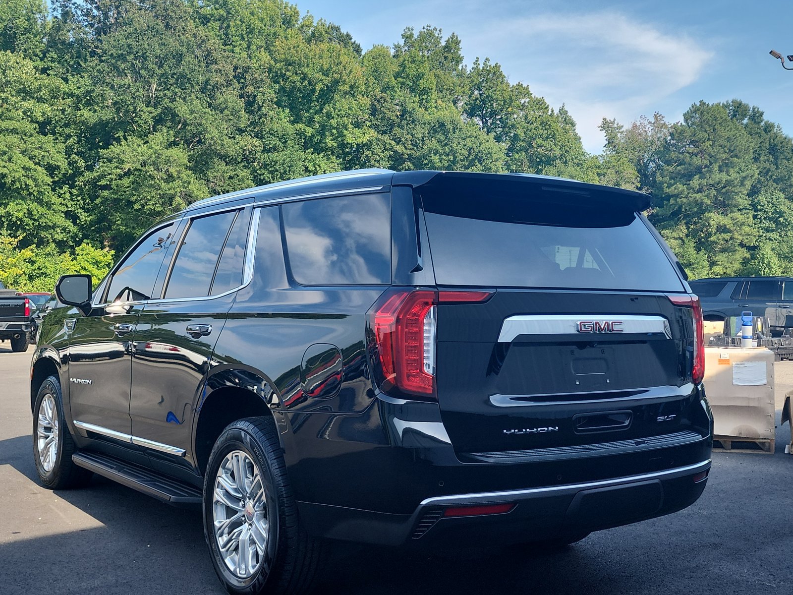 Used 2021 GMC Yukon SLT AWD/4WD image 3