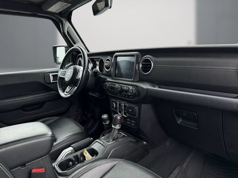 Used 2018 Jeep Wrangler Unlimited Sahara AWD/4WD image 13