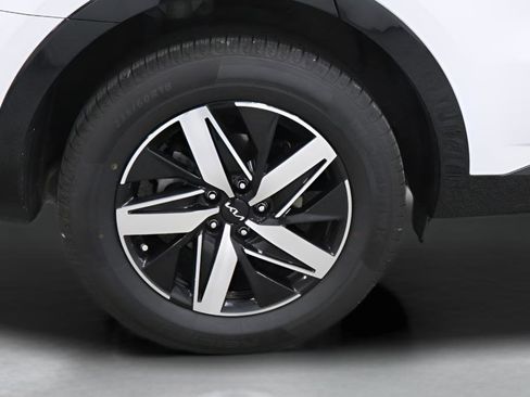 Used 2022 Kia Sorento S w/ Panoramic Sunroof Package FWD image 36