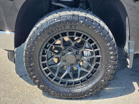 Used 2024 Chevrolet Silverado 1500 LT AWD/4WD image 10
