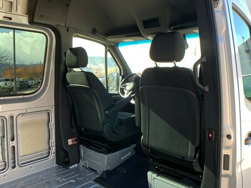 Used 2022 Mercedes-Benz Sprinter 2500 image 26