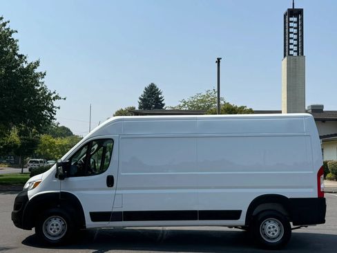 Used 2023 RAM ProMaster 2500 FWD image 2