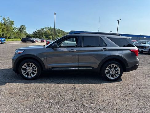 Used 2023 Ford Explorer XLT w/ Equipment Group 202A AWD/4WD image 2