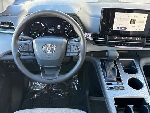 New 2026 Toyota Sienna LE image 13