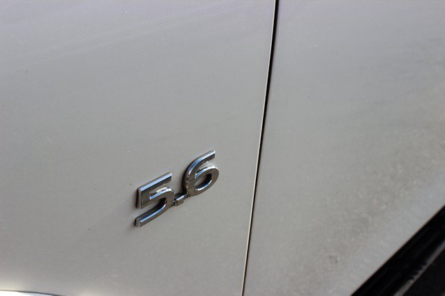 Used 2017 INFINITI QX80 4WD w/ Deluxe Technology Package image 2