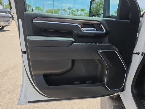 Used 2025 Chevrolet Silverado 2500 LT w/ Convenience Package AWD/4WD image 12