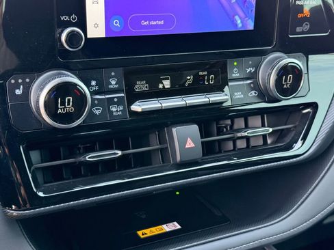 Used 2024 Toyota Highlander LE image 27