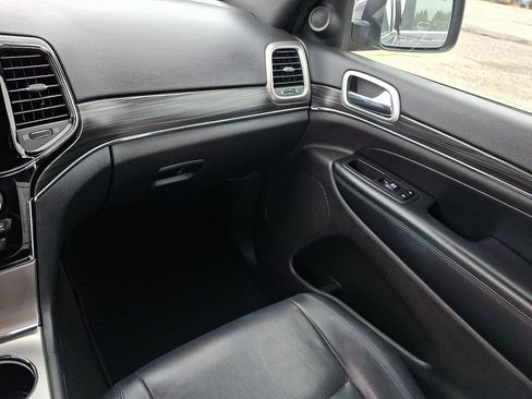 Used 2019 Jeep Grand Cherokee Limited image 17