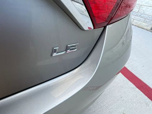 Used 2015 Toyota Camry LE image 28