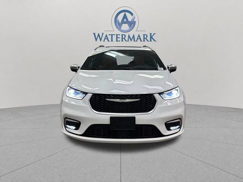 Used 2025 Chrysler Pacifica Pinnacle w/ Trailer Tow Group FWD image 18