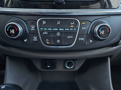 Used 2019 Chevrolet Traverse LT w/ LT Premium Package image 22