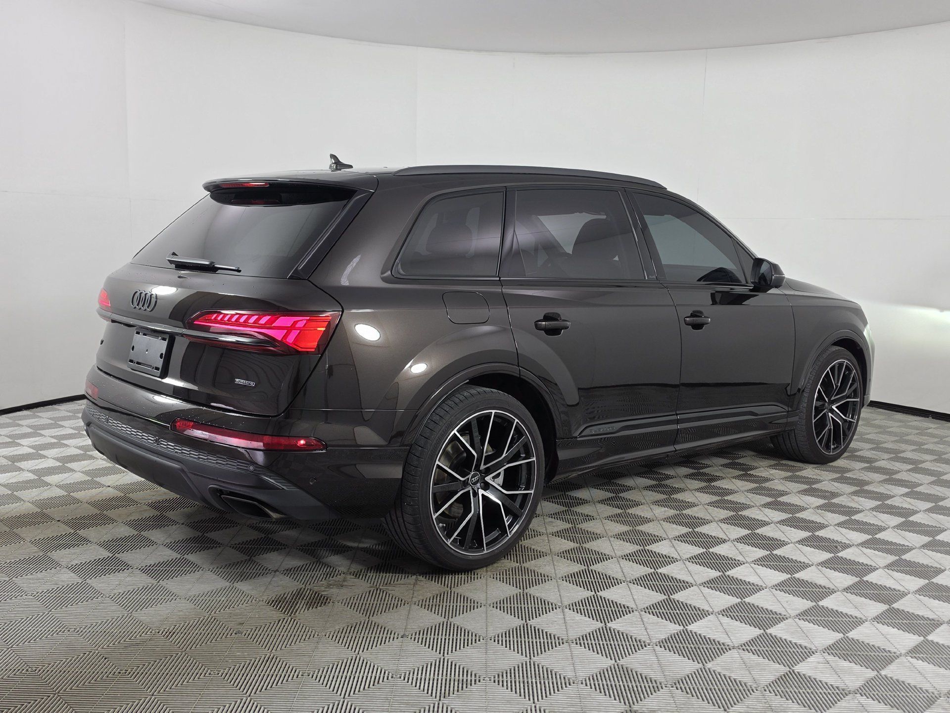 Used 2025 Audi Q7 3.0T Premium Plus AWD/4WD image 43