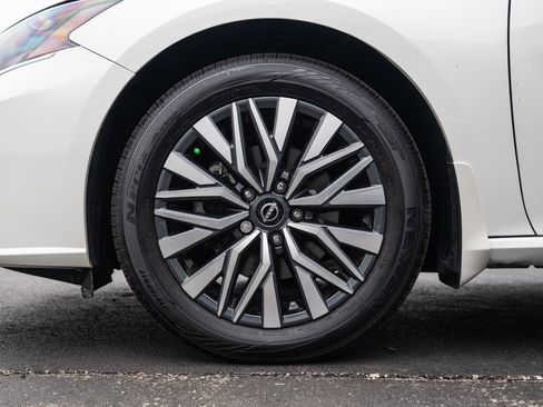 Used 2023 Nissan Altima 2.5 SV image 11