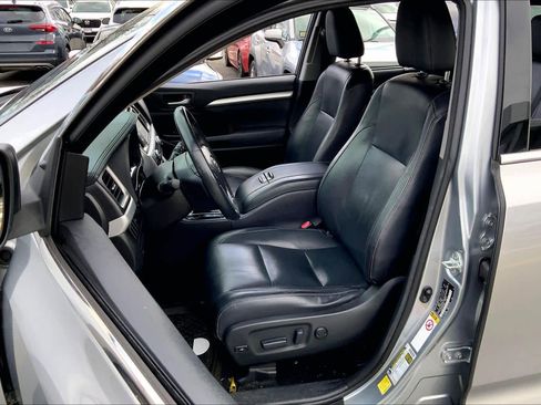 Used 2015 Toyota Highlander XLE image 8