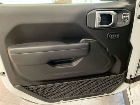 Used 2025 Jeep Wrangler Unlimited Rubicon image 10