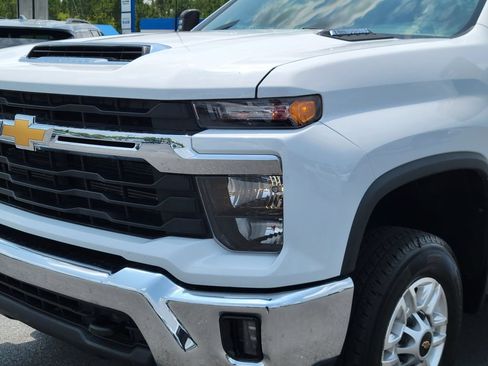 Used 2025 Chevrolet Silverado 2500 LT w/ Convenience Package AWD/4WD image 9