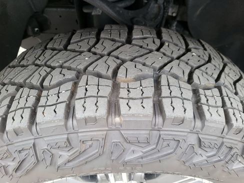 Used 2024 GMC Sierra 1500 AT4 w/ AT4 Preferred Package image 8