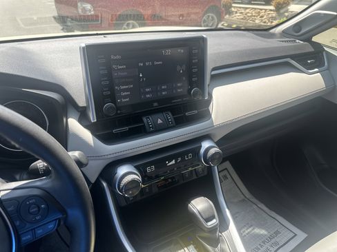Used 2021 Toyota RAV4 XLE Premium FWD image 37