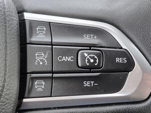 Used 2025 Jeep Compass Trailhawk AWD/4WD image 19