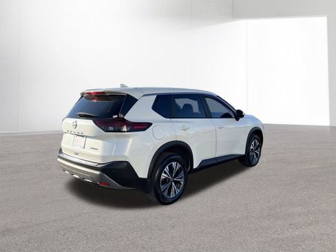 Used 2022 Nissan Rogue SV image 4