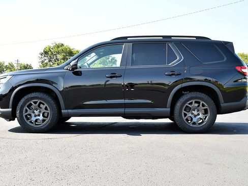 Used 2024 Honda Pilot TrailSport image 4